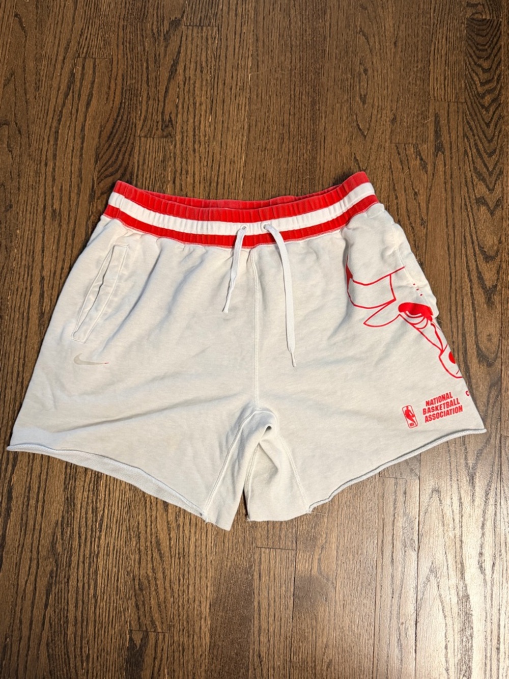 NBA Chicago Bulls White and Red Drawstring Athletic Shorts size L